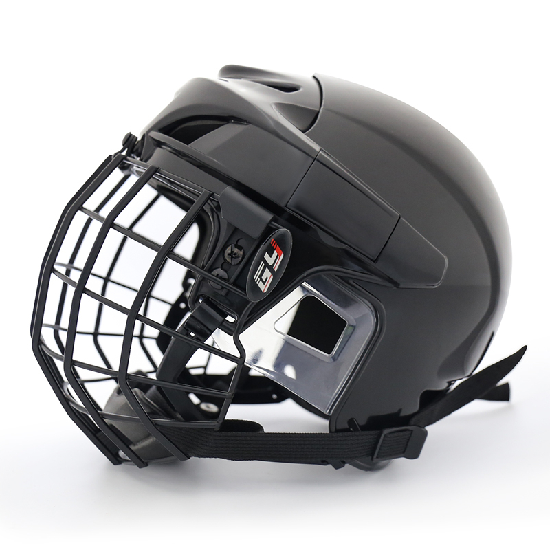 Medium Comfortable Ice Hockey Helmet For Round Head